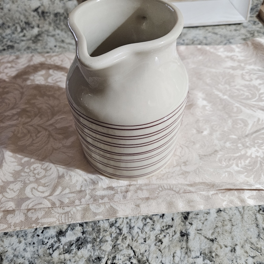 Pitcher with flag - Picture 2 of 4